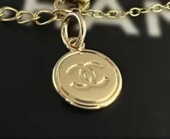 CHANEL チャーム　CCロゴコイン　ホリデー ノベルティ