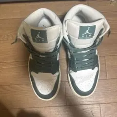 ジョーダン1ミッド