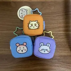 ちいかわ カラビナつき 刺繍スクエアミニポーチ