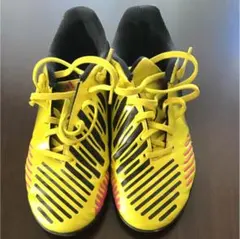 アディダス　ジュニアサッカーシューズ