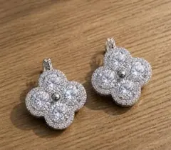 ❤️GW最終日特別品❤️モアサナイト揺れてキラキラフラワー花型ピアススワロフスキー好