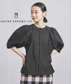 美品❣️UNITED ARROWS ギャザー ボリュームスリーブ ブラウスのサムネイル