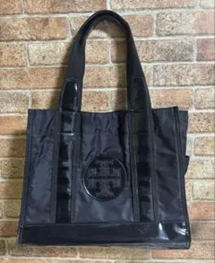 美品　ブラックナイロン トートバッグ ロゴ入り