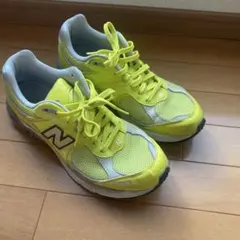 New Balance 2002R イエロー スニーカーのサムネイル