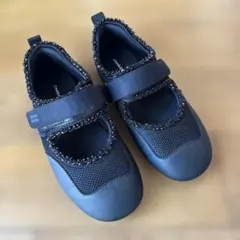 【mumさま】CHARLES & KEITH ビーズ装飾 ブラックスニーカーのサムネイル