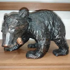 木製クマの彫刻