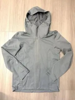 ブロックテックパーカー