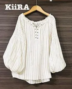 KiiRAストライプ柄バルーンスリーブシャツ
