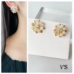 Item thumbnail for item 9b296bdd-5e0e-4452-b2e2-f2ba754b86b5