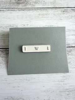 【Mrs. GREEN APPLE】The White Lounge ピンバッジ