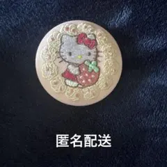 サンリオキャラクターズ　刺繍缶バッジ　ハローキティ