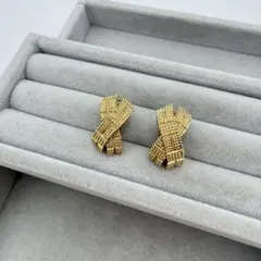 【人気】Dior イヤリング　ゴールド　クロスデザイン