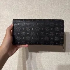 ケイタマルヤマ　長財布 黒地にピンク模様のサムネイル