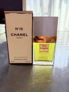 CHANEL No19 オードゥパルファム 35ml 香水のサムネイル