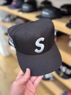 Supreme Sロゴ ベースボールキャップ ブラック