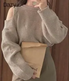 シーイン　SHEIN Dazy オフショルダー ニット ベージュ