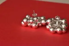 H&Mシルバー 球体デザイン スタッドイヤリングのサムネイル