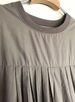 美品　グレー 半袖 プリーツカットソーワンピース　タックワンピース