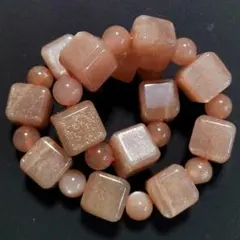 オレンジサンムーンストーン 丸玉×キューブカット(立方体) ブレスレット