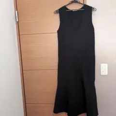 16日までセールGU 黒のVネックワンピース Sサイズ ジャンスカ 冬
