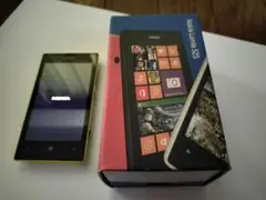 Nokia Lumina 525 イエロー