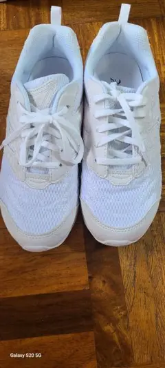 ホワイトメッシュスニーカー