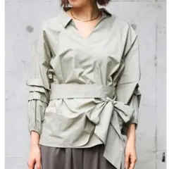 【美品】AMERI アメリ 袖ギャザー カシュクール ブラウス カーキ 緑のサムネイル