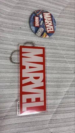 MARVEL キーホルダーとバッジセット