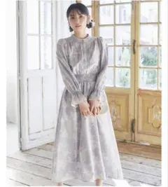 シルエットフラワープリントピンタックシャーリングワンピース　ブルー