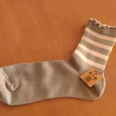 グレーと白のストライプソックス