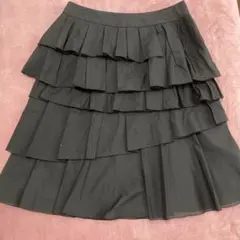 完売品　TO BE CHIC スカート黒　40サイズ 新品タグ付 TO BE CHIC フレアスカート 膝丈 ブラック サイズ40 黒
