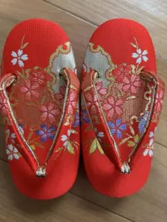 ⭐︎お値下げ中⭐︎ 七五三用 赤色 花柄刺繍 草履と足袋セット　3歳女の子用