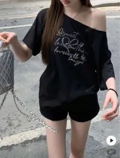 オフショルダー 黒 Tシャツ プリント