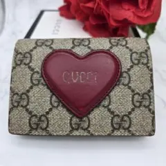 GUCCI 二つ折り財布 ハート型ロゴ - メルカリ