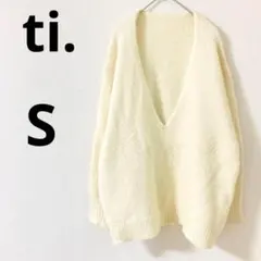 ti. 長袖オーバーサイズニット　【S】　Vネック　ゆったり　伸縮性