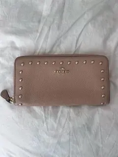 COACH スタッズ付き長財布 ピンクベージュ