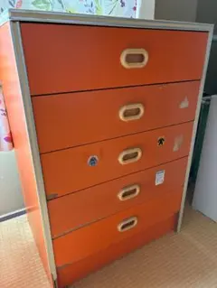 昭和レトロなオレンジ色の箪笥