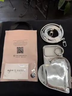 ★ajew シルバー ハート型ストラップ付きケース★