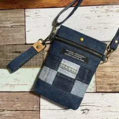 デニムリメイク　スマホポシェット　　　　星柄　ストラップ付き