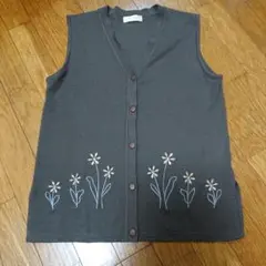 EDENNA ダークグレー 花柄刺繍 ノースリーブベスト