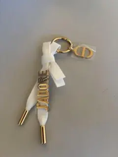 JADORE DIORロゴ付きホワイトキーホルダー