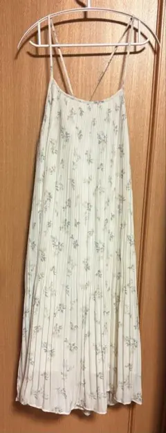 【即購入OK】earth花柄プリーツノースリーブチュニックワンピース