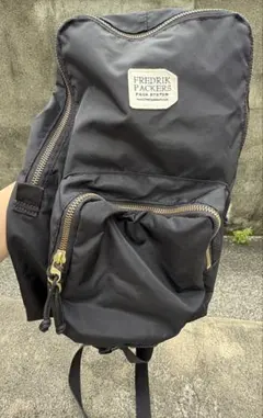 FREDRIK PACKERS ブラックリュックのサムネイル