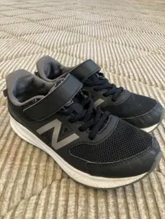 New Balance 570 キッズスニーカーブラック 20cm