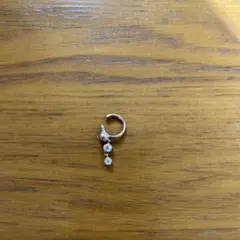 エテ　美品　フープ型イヤリング 3つのストーン付き　片耳のみのサムネイル