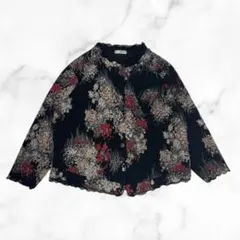 黒地に花柄の長袖シャツ　ブラウス