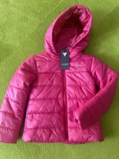新品　guess ライトダウン　4〜6歳サイズ（5歳サイズ）