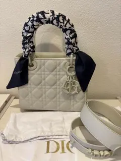 キルティング　ハンドバッグ　チャーム　オールアイボリーホワイト