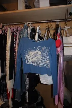 Billabong 波と月のグラフィック トップス