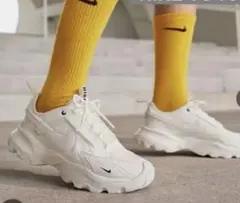 NIKE TC7900 スニーカーのサムネイル